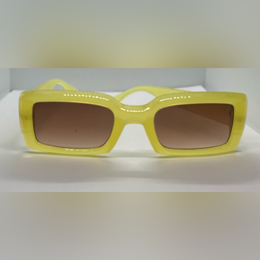 Retro-Chic Yellow Rectangular Sunglasses - 400 UV… - image 2
